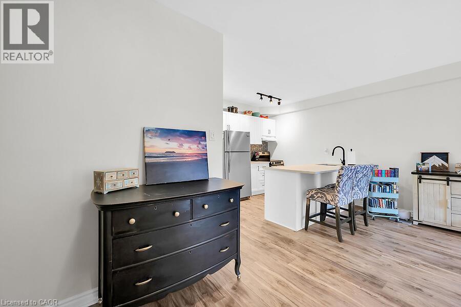 #102 141 CATHARINE Street S - 17