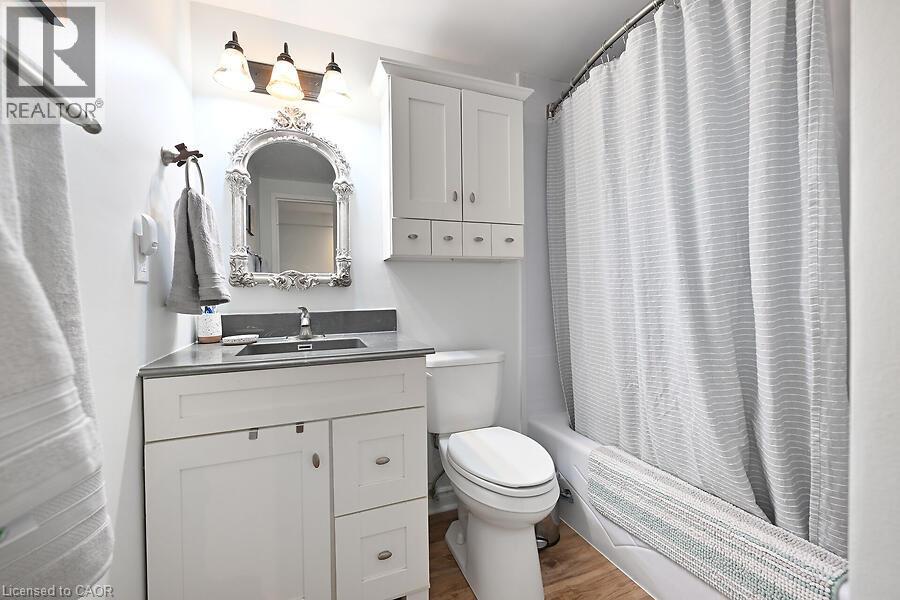 #102 141 CATHARINE Street S - 18