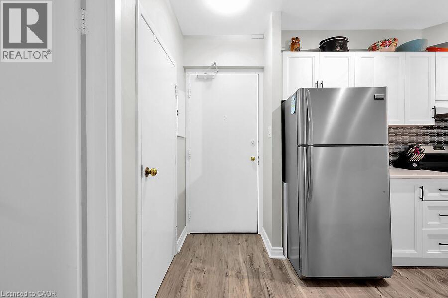 #102 141 CATHARINE Street S - 19