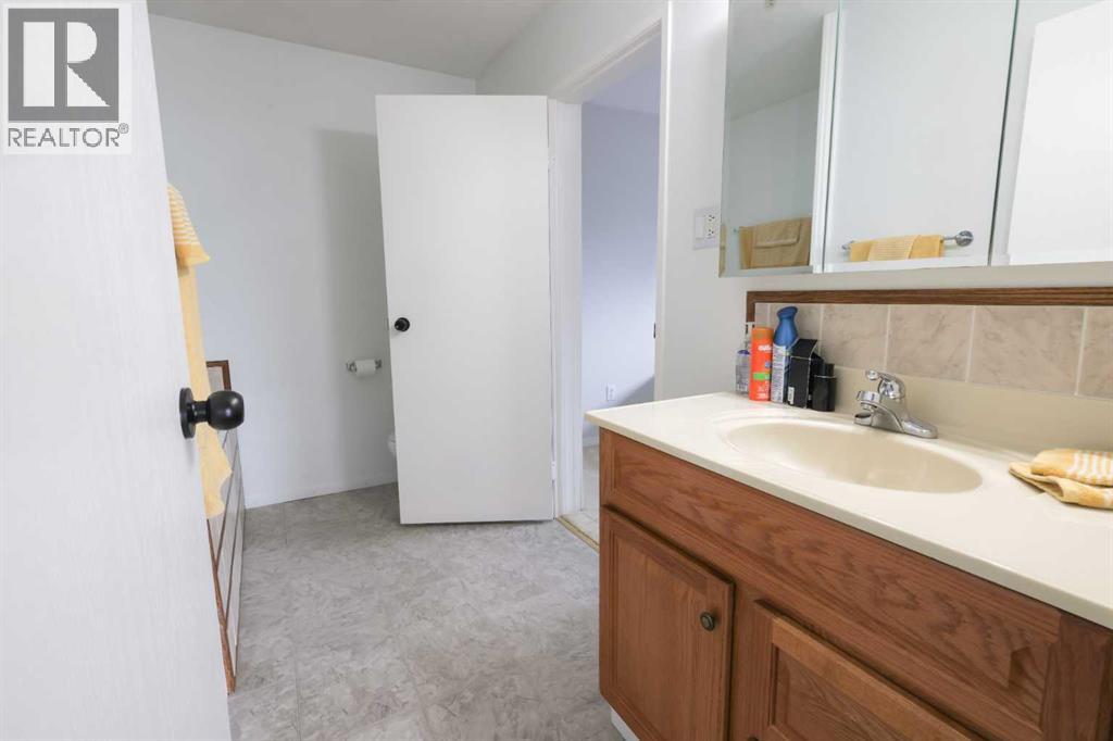 5116 51 Avenue - 10