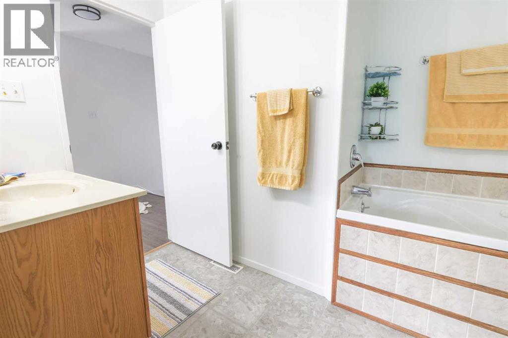 5116 51 Avenue - 11