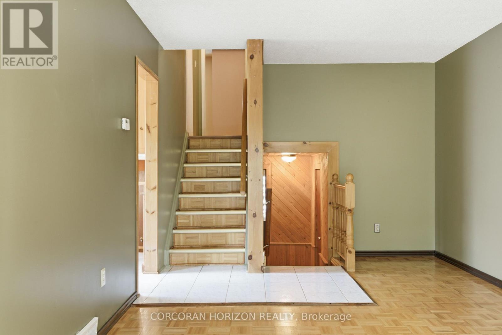 90 HALIFAX DRIVE - 11