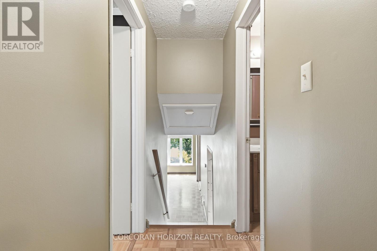 90 HALIFAX DRIVE - 12