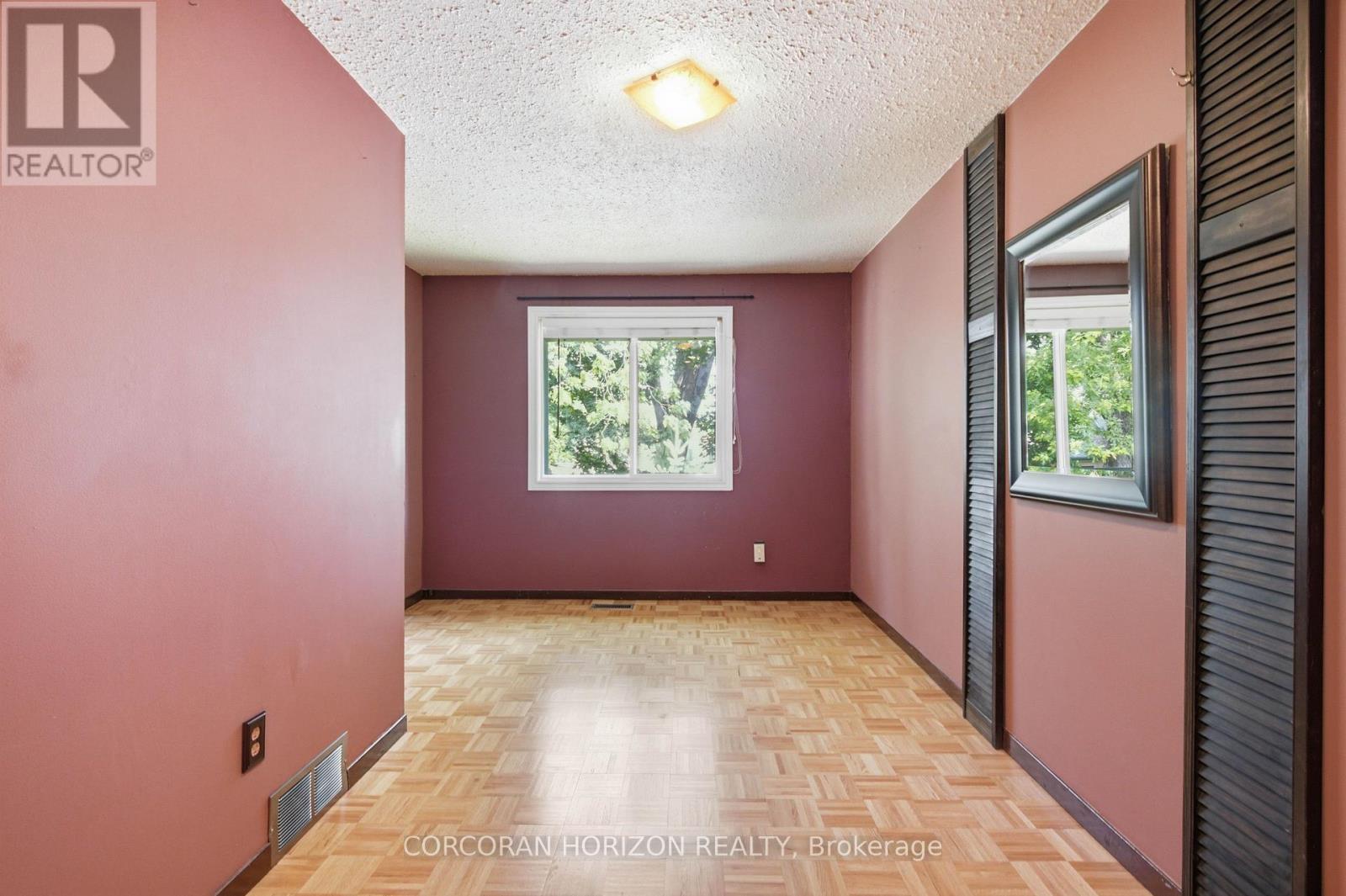 90 HALIFAX DRIVE - 13