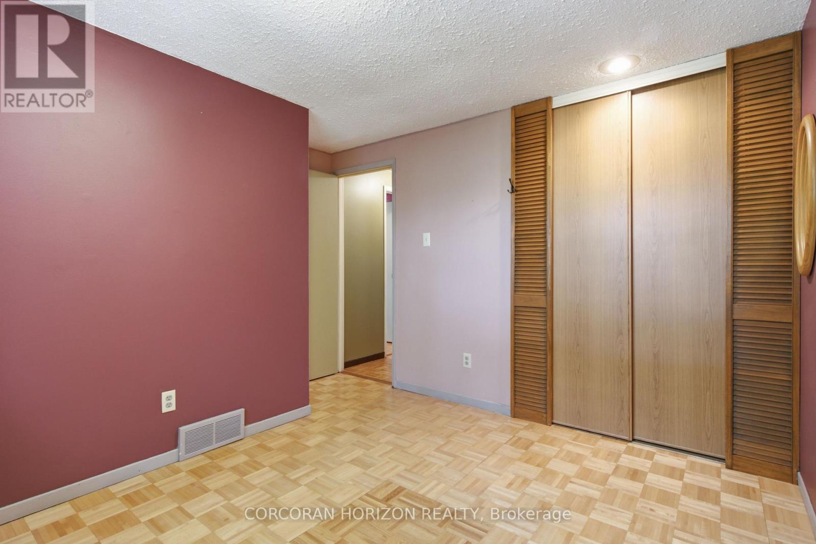 90 HALIFAX DRIVE - 15
