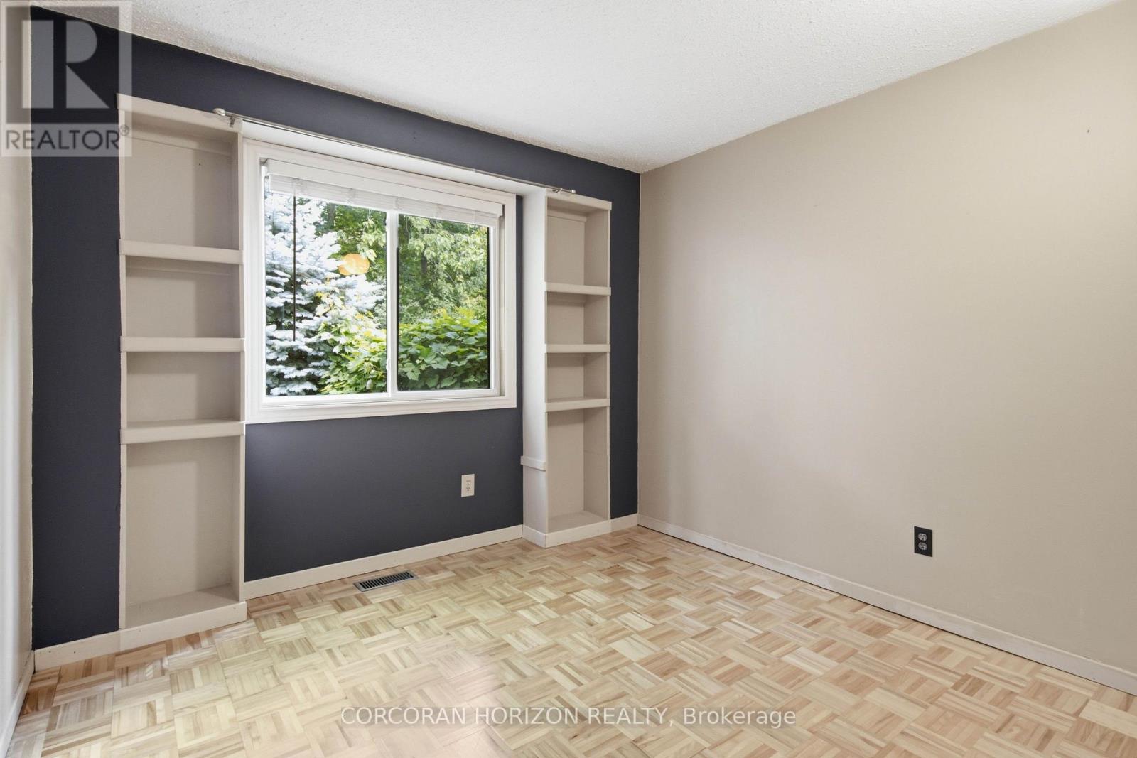 90 HALIFAX DRIVE - 17