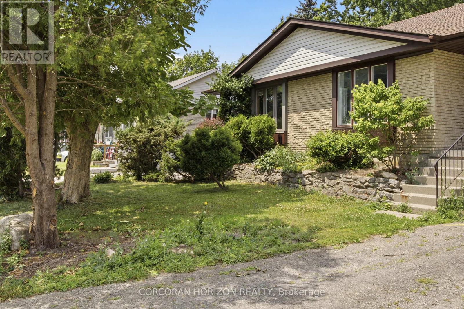 90 HALIFAX DRIVE - 2