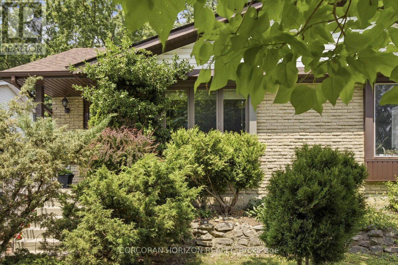 90 HALIFAX DRIVE - 3