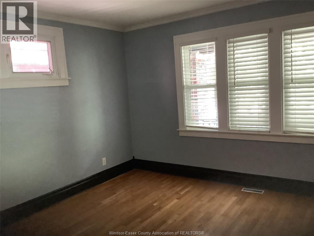 2185 DOUGALL AVENUE - 9