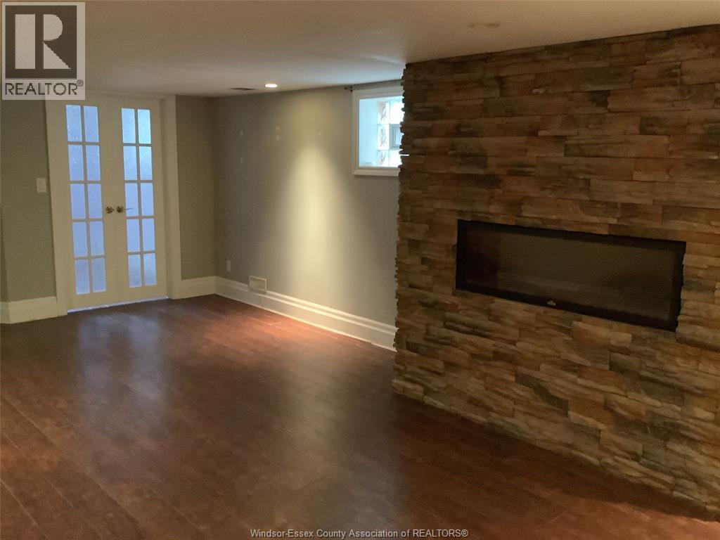 2185 DOUGALL AVENUE - 25