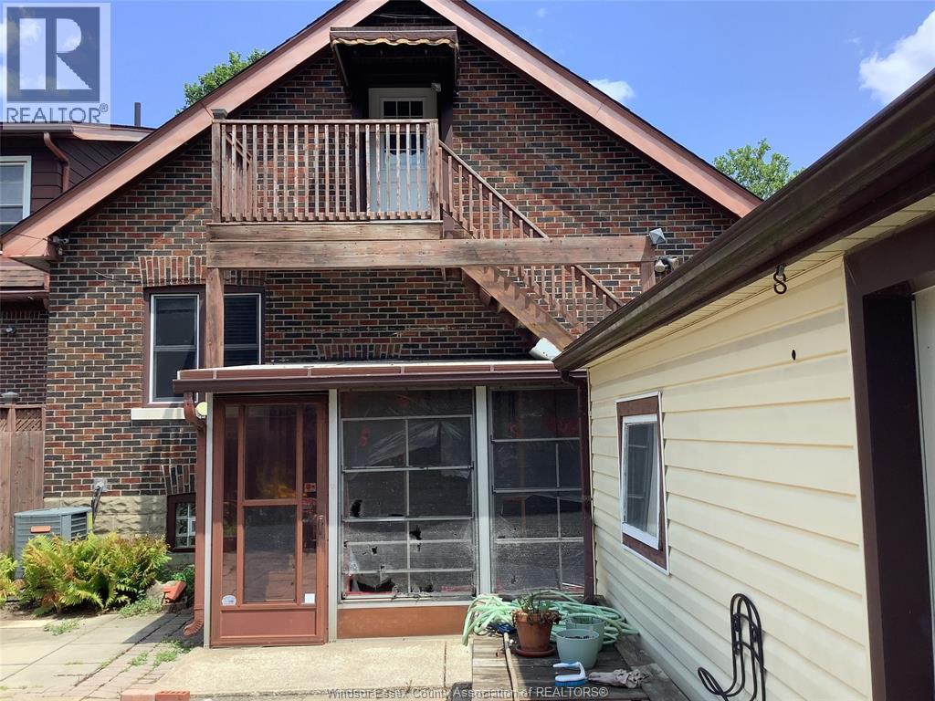 2185 DOUGALL AVENUE - 12
