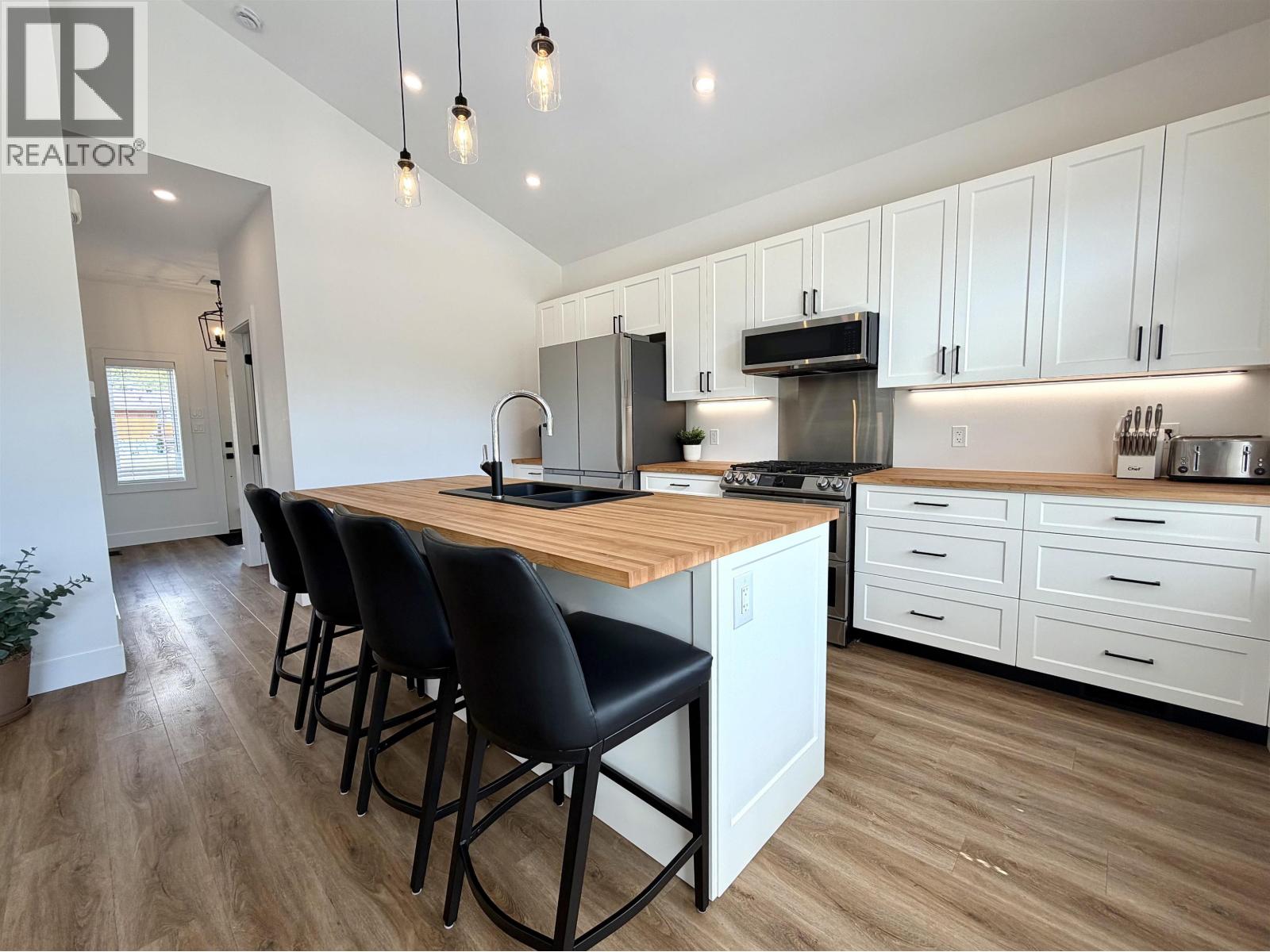 3418 RAILWAY Avenue, Smithers