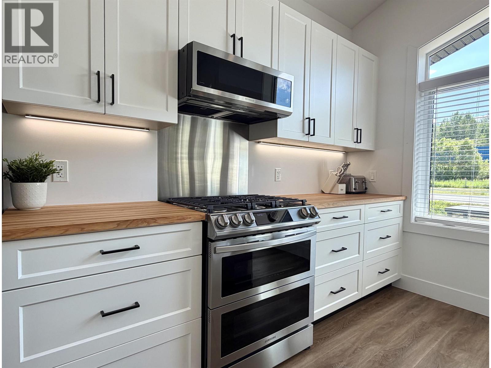 3418 RAILWAY Avenue, Smithers