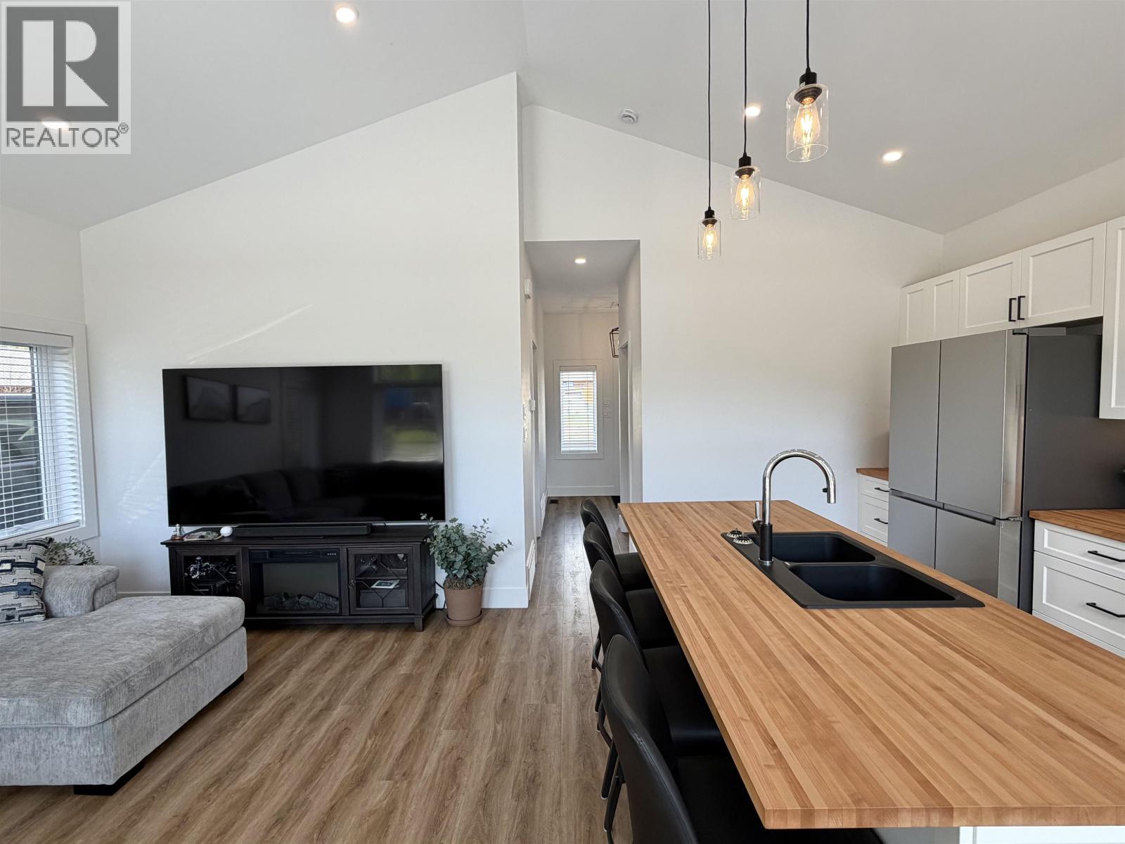 3418 RAILWAY Avenue, Smithers