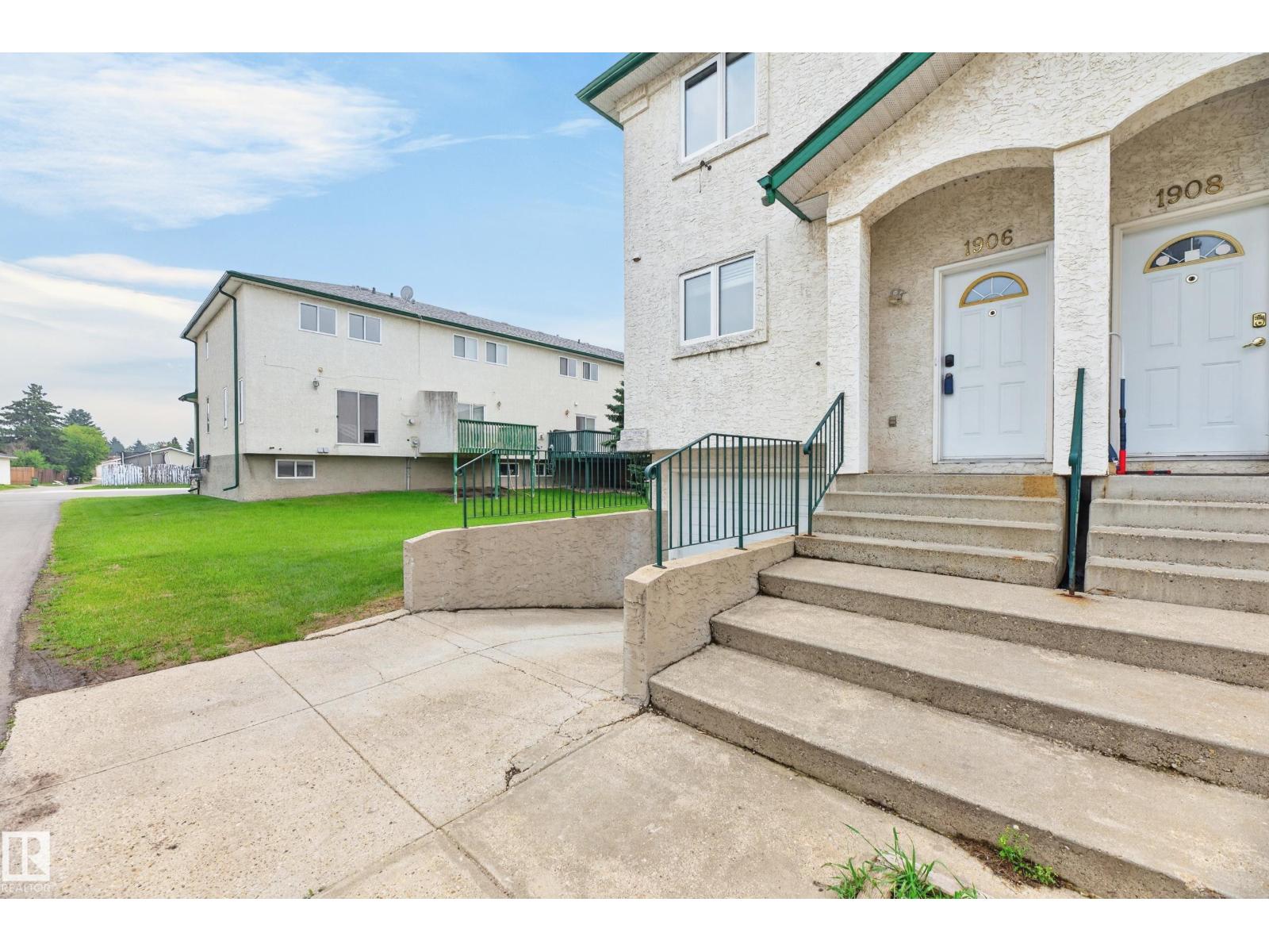 1906 65 ST NW - 2