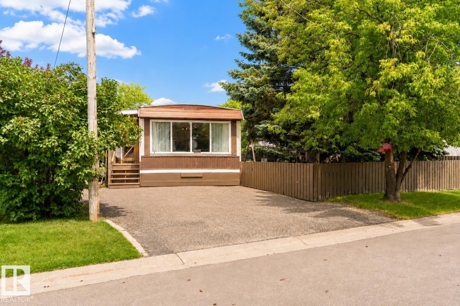 5301 52 ST - 1