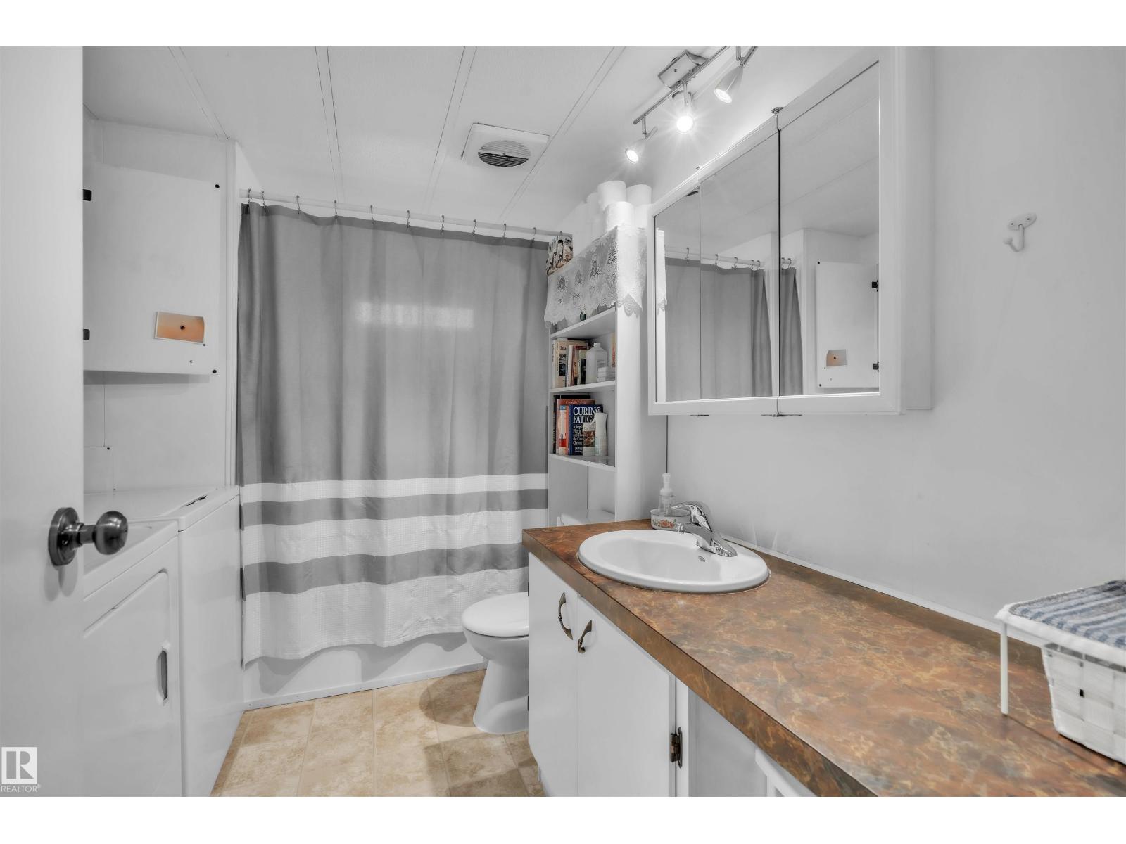 5301 52 ST - 15