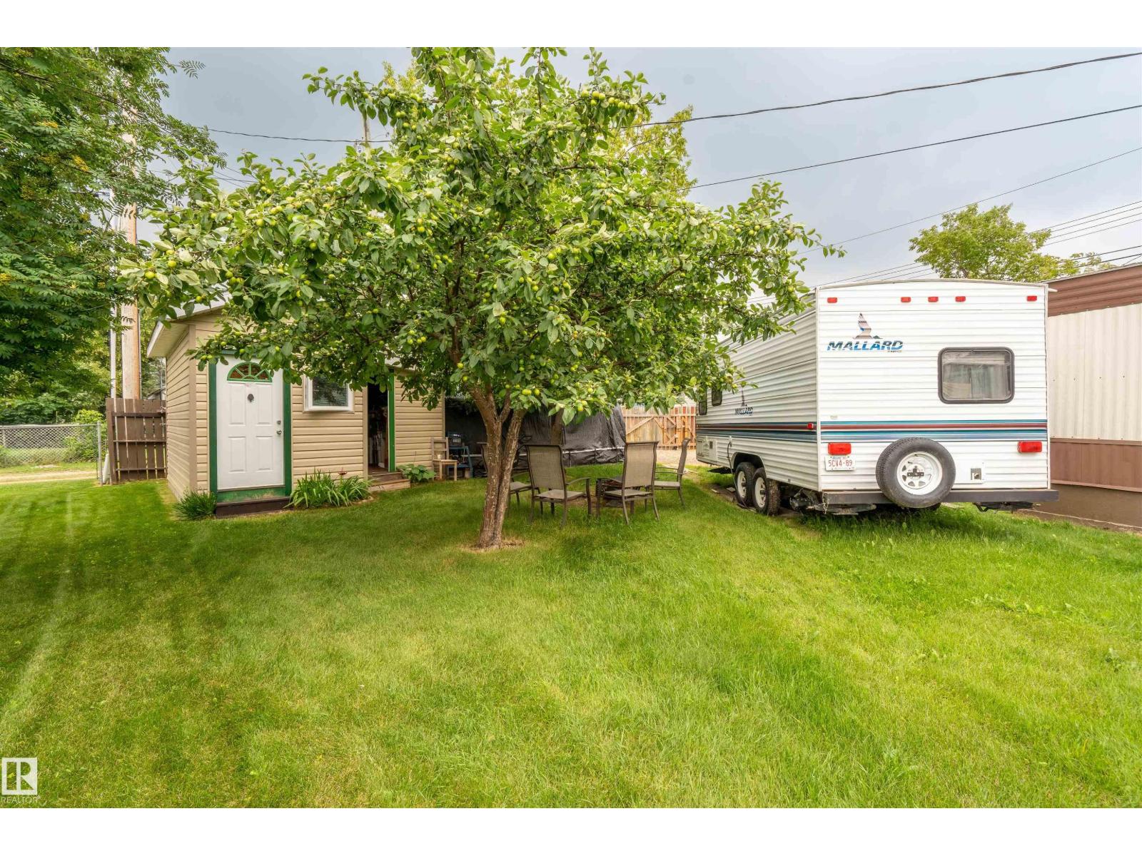 5301 52 ST - 17