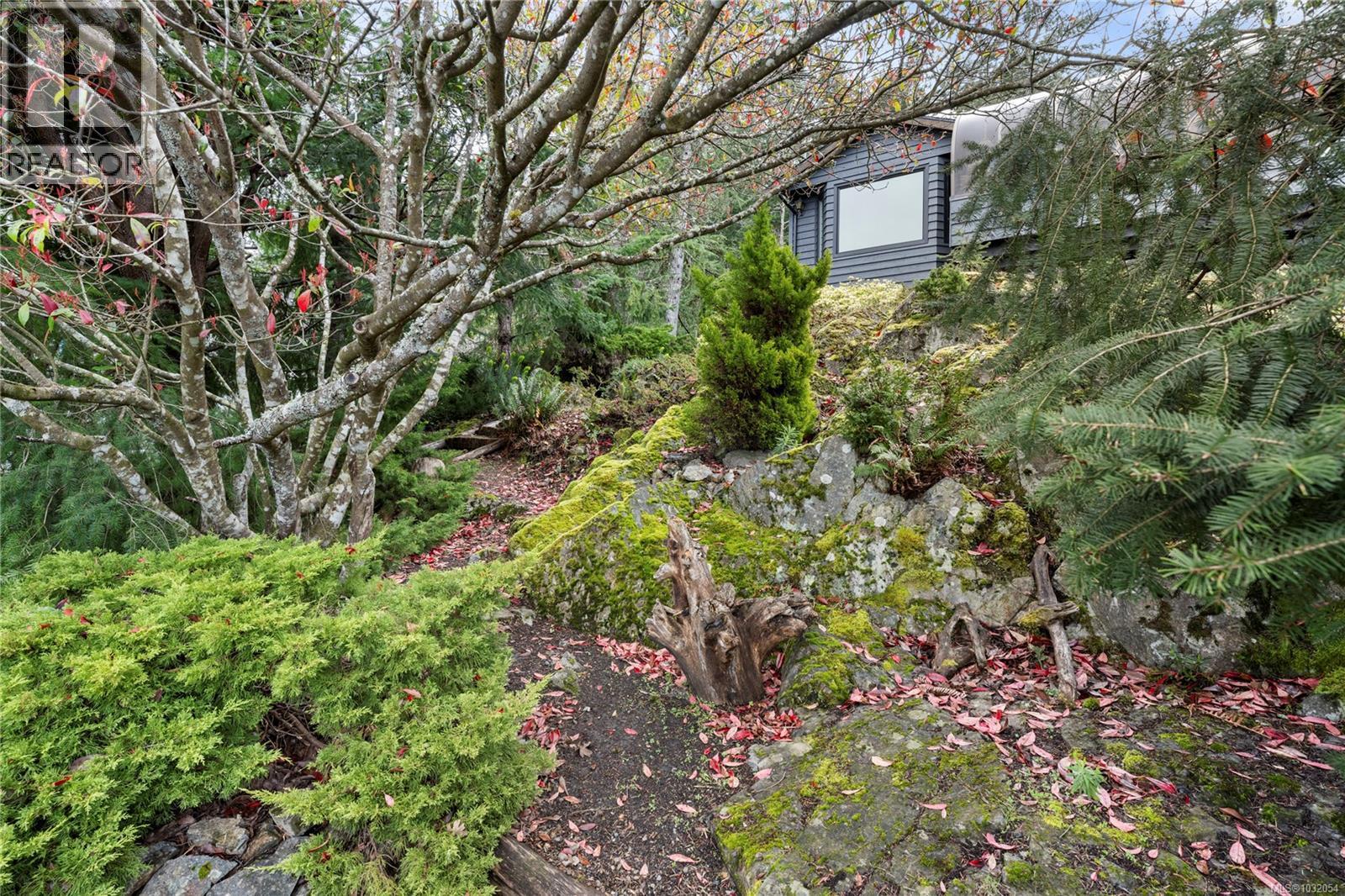3141 Swallow Cres - 62