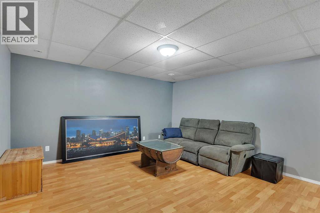 #27 4 Stonegate Drive NW - 25