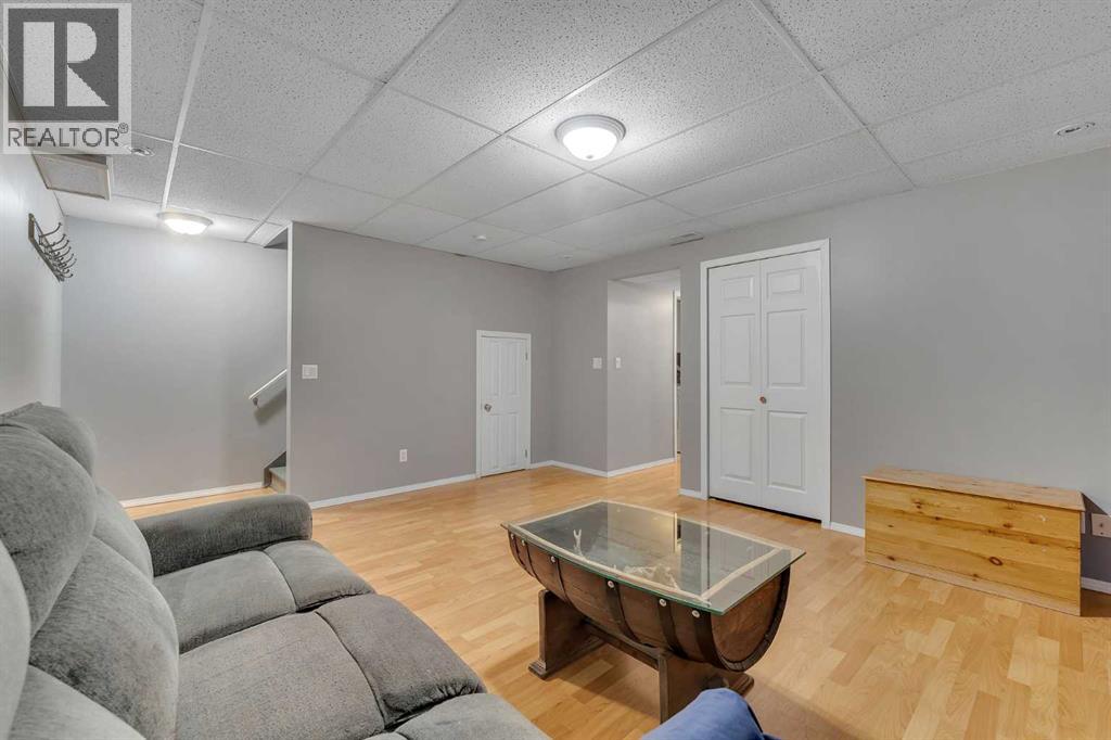 #27 4 Stonegate Drive NW - 26