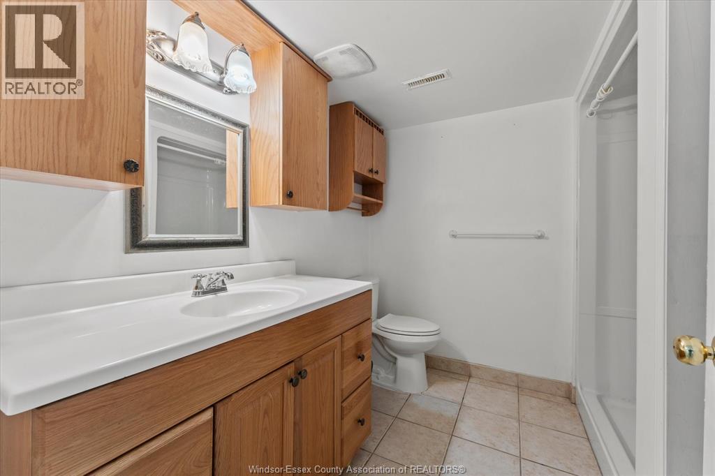 64 TOFFLEMIRE COURT - 24