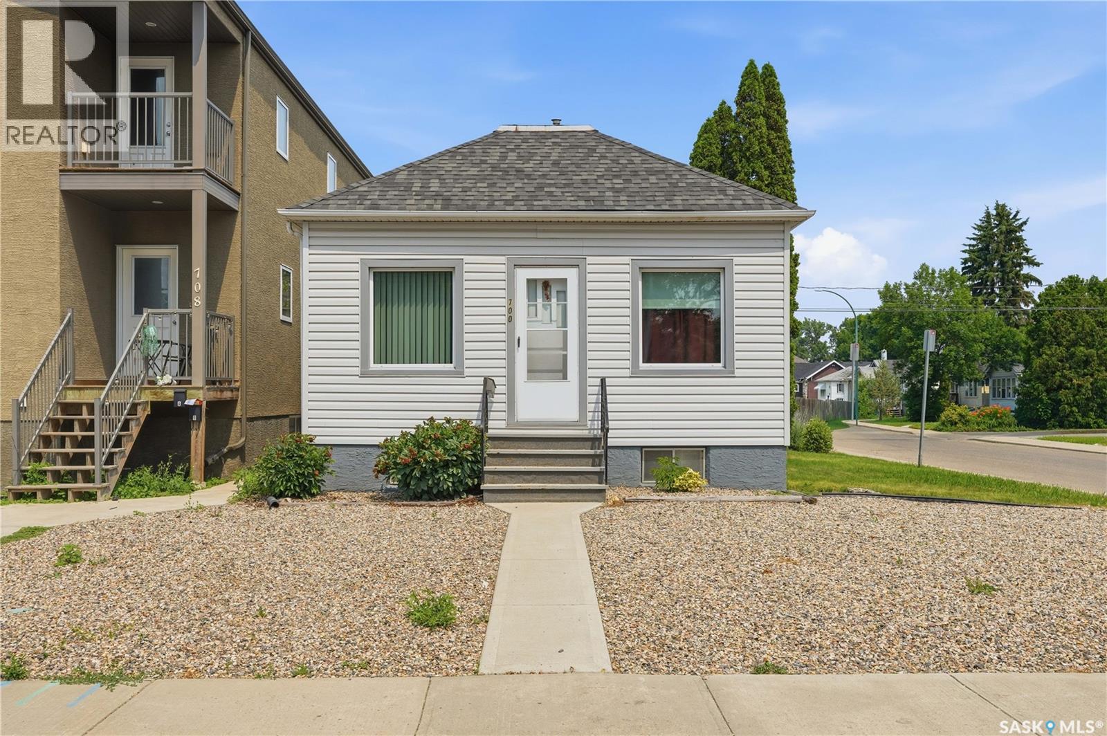700 College AVENUE, Regina — photo 2