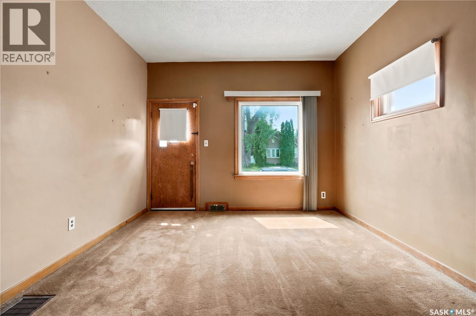 700 College AVENUE, Regina — photo 3