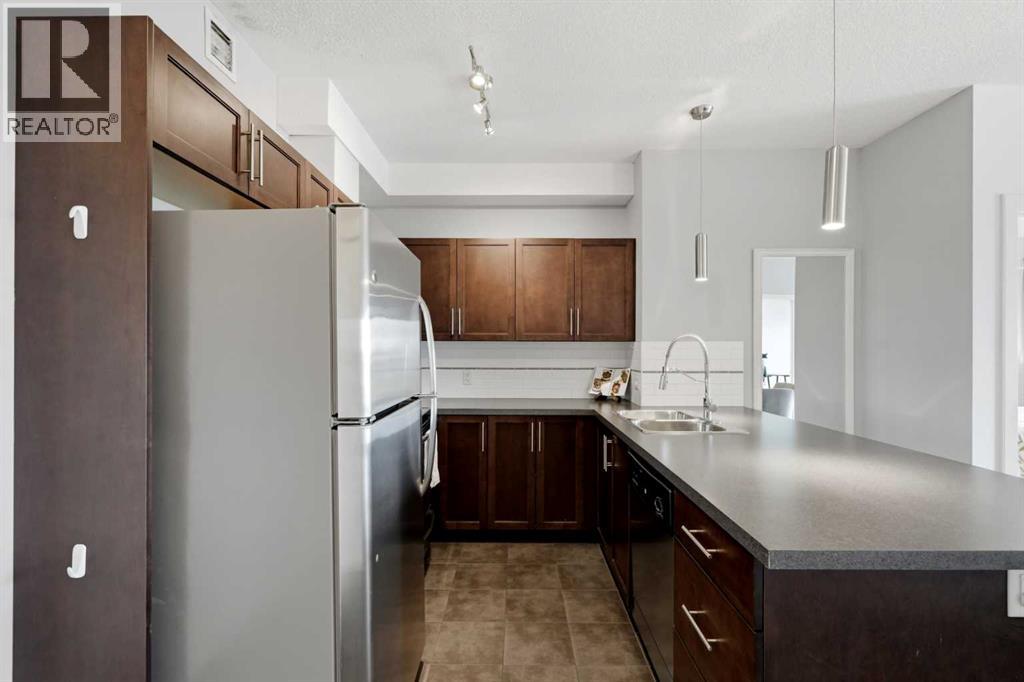 #2330 604 East Lake Boulevard NE - 3