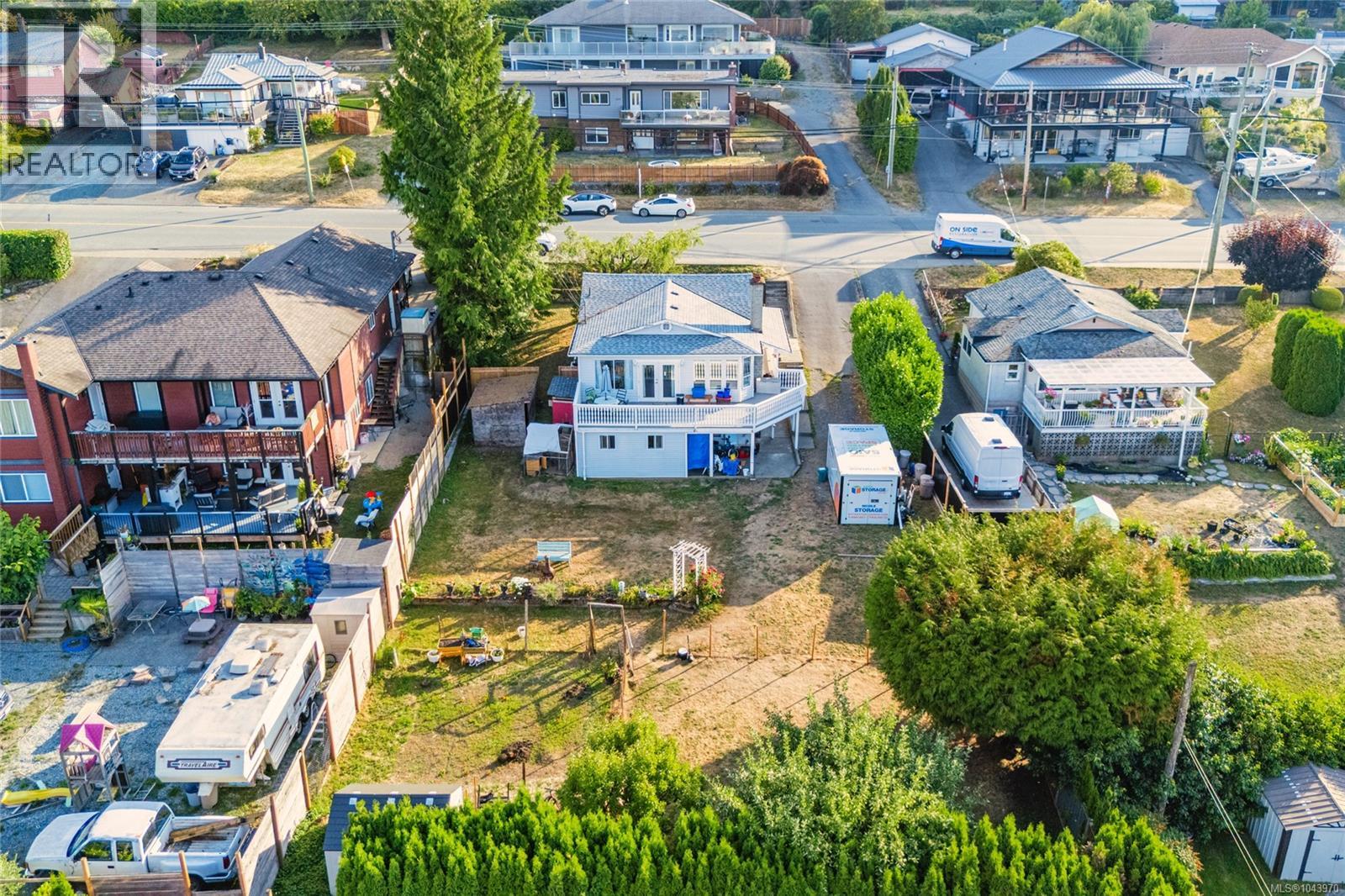 429 Davis Rd - 1