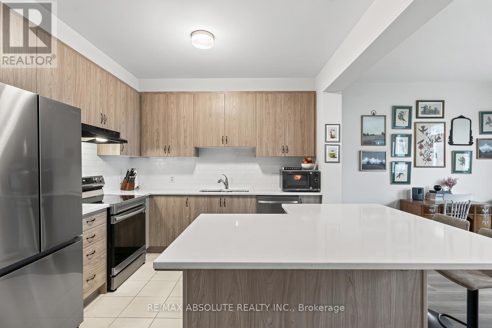 235 BILLRIAN CRESCENT - 11