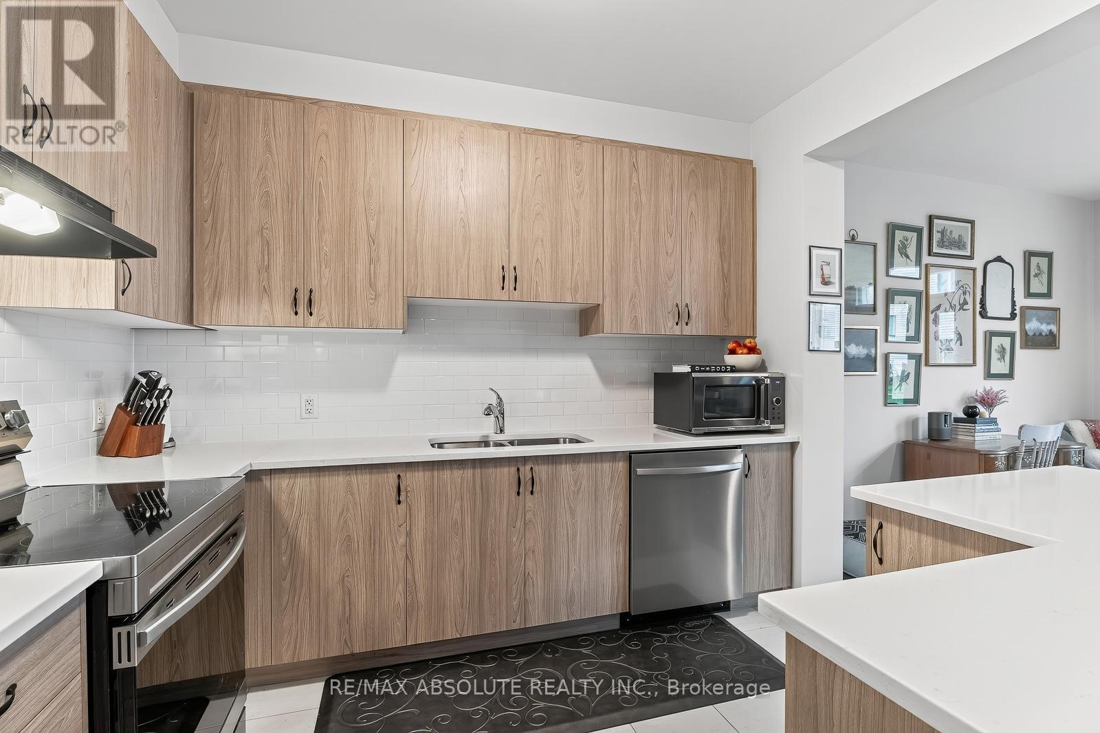 235 BILLRIAN CRESCENT - 12