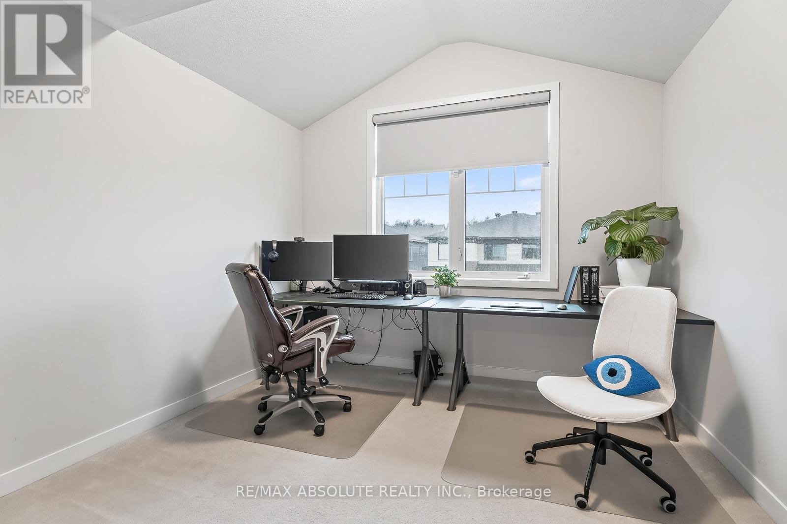 235 BILLRIAN CRESCENT - 27
