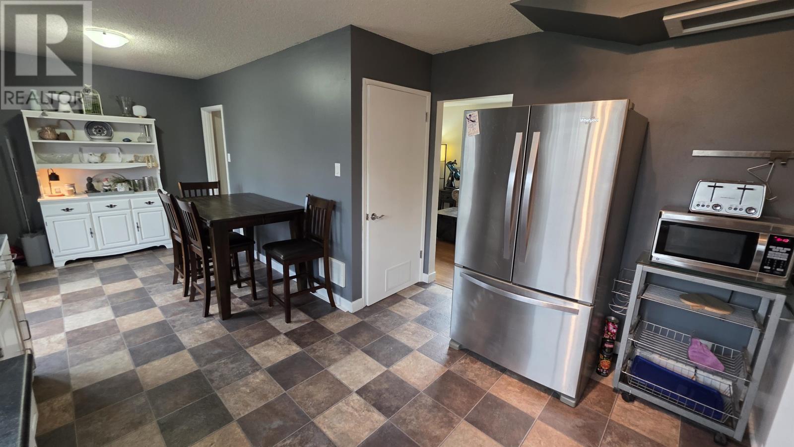 12 Drewry DR - 24