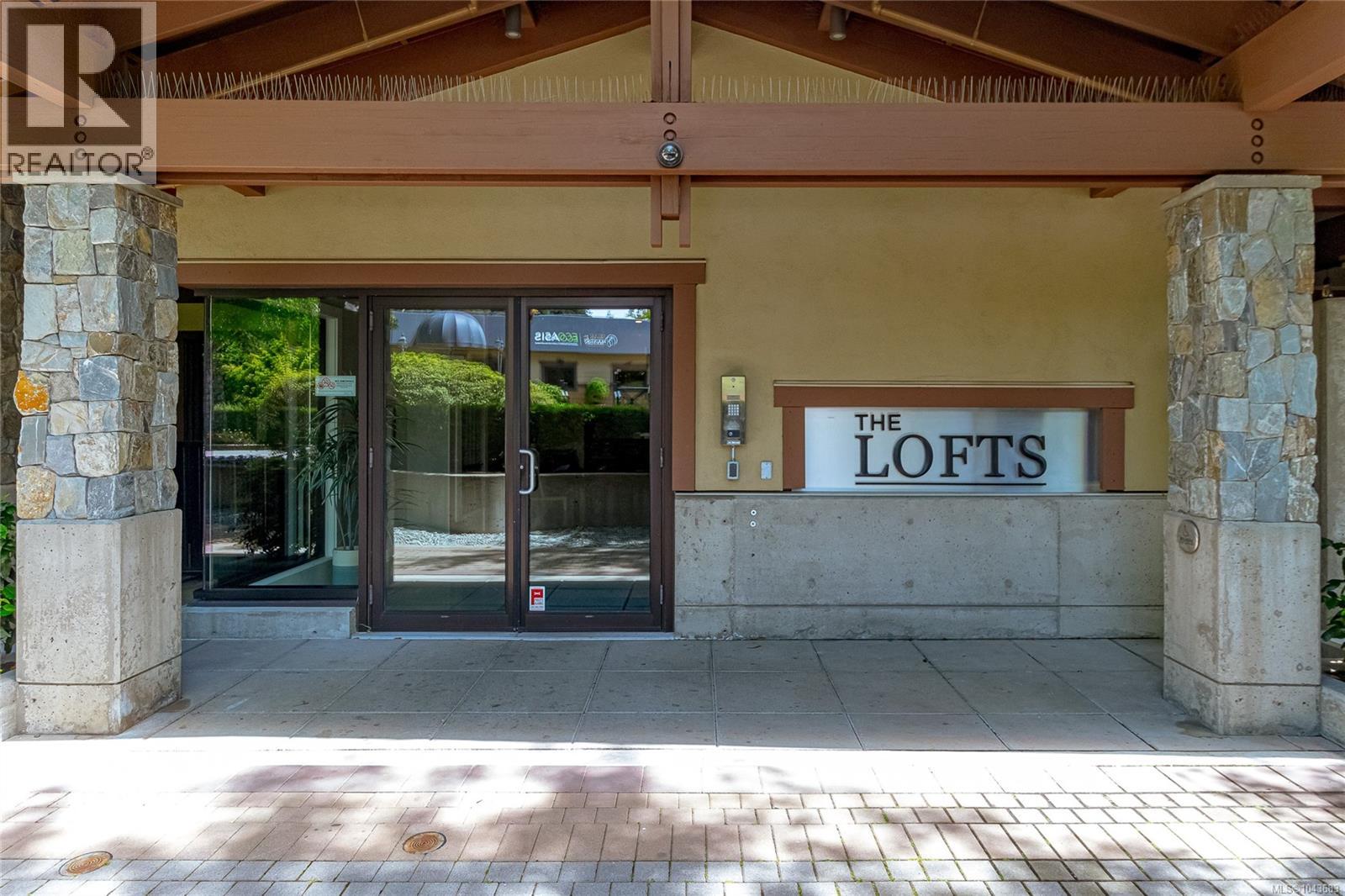 301 2049 Country Club Way, Langford