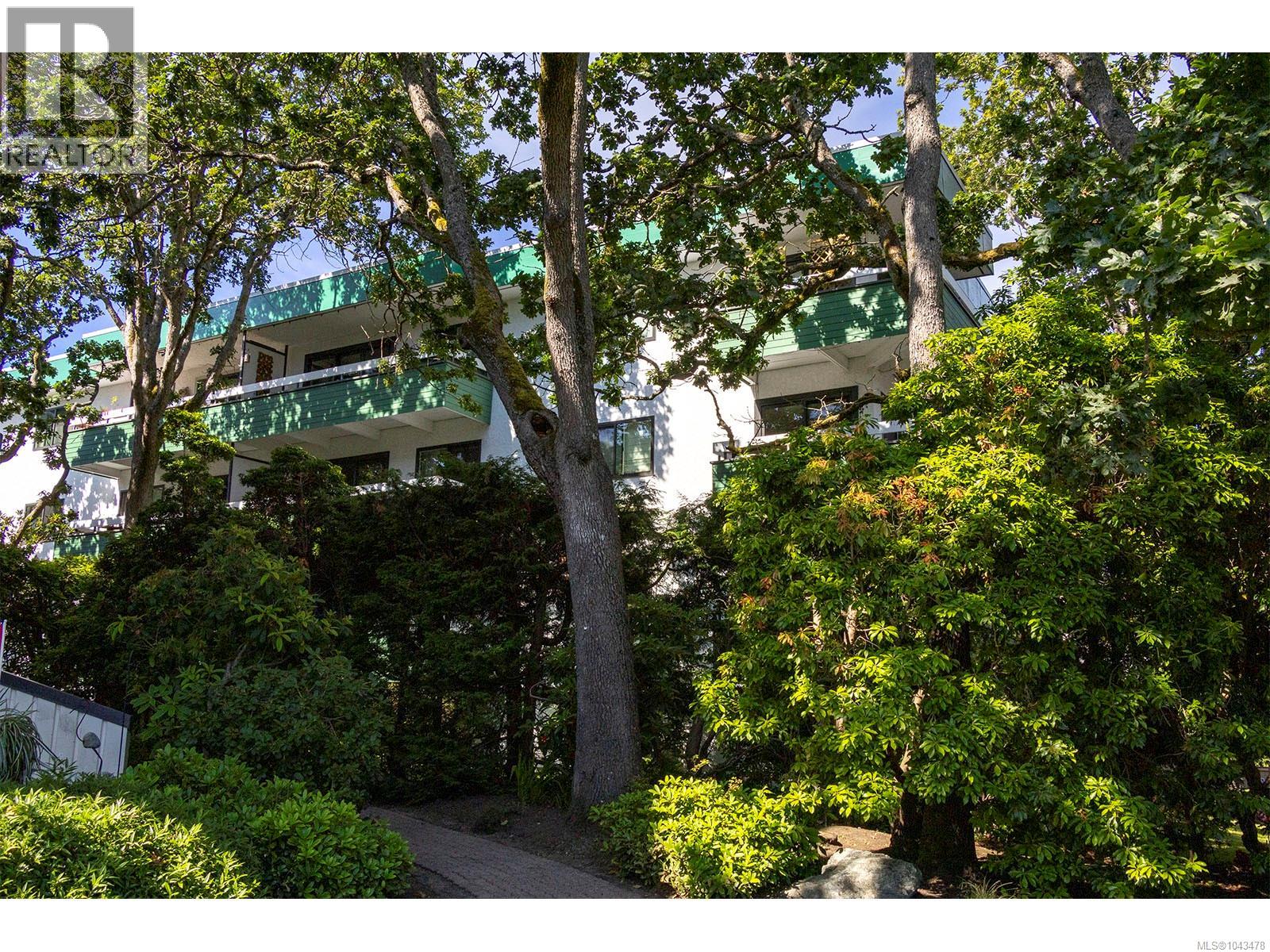 #307 2095 Oak Bay Ave - 30