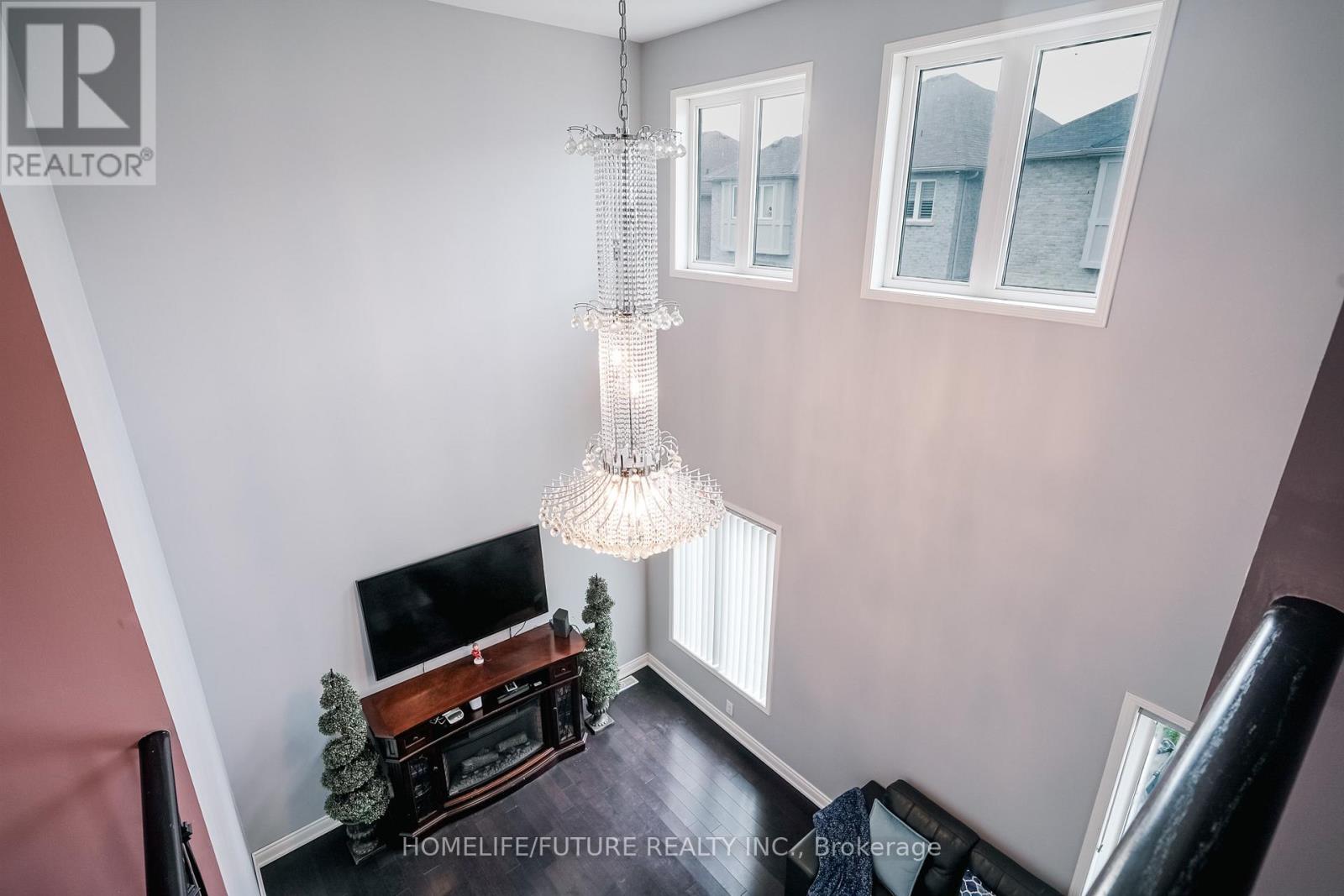 14 MOSELY CRESCENT - 11