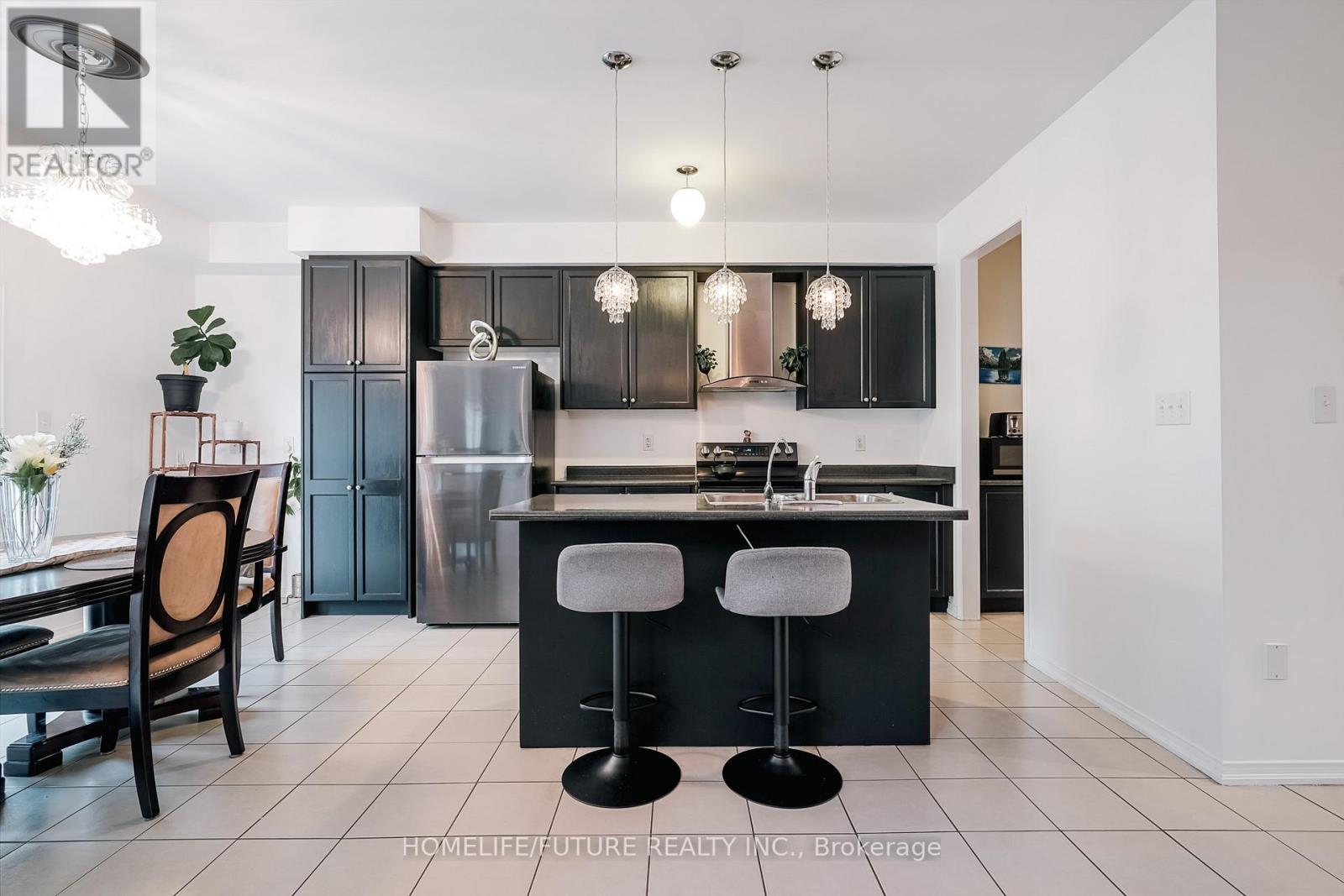 14 MOSELY CRESCENT - 14