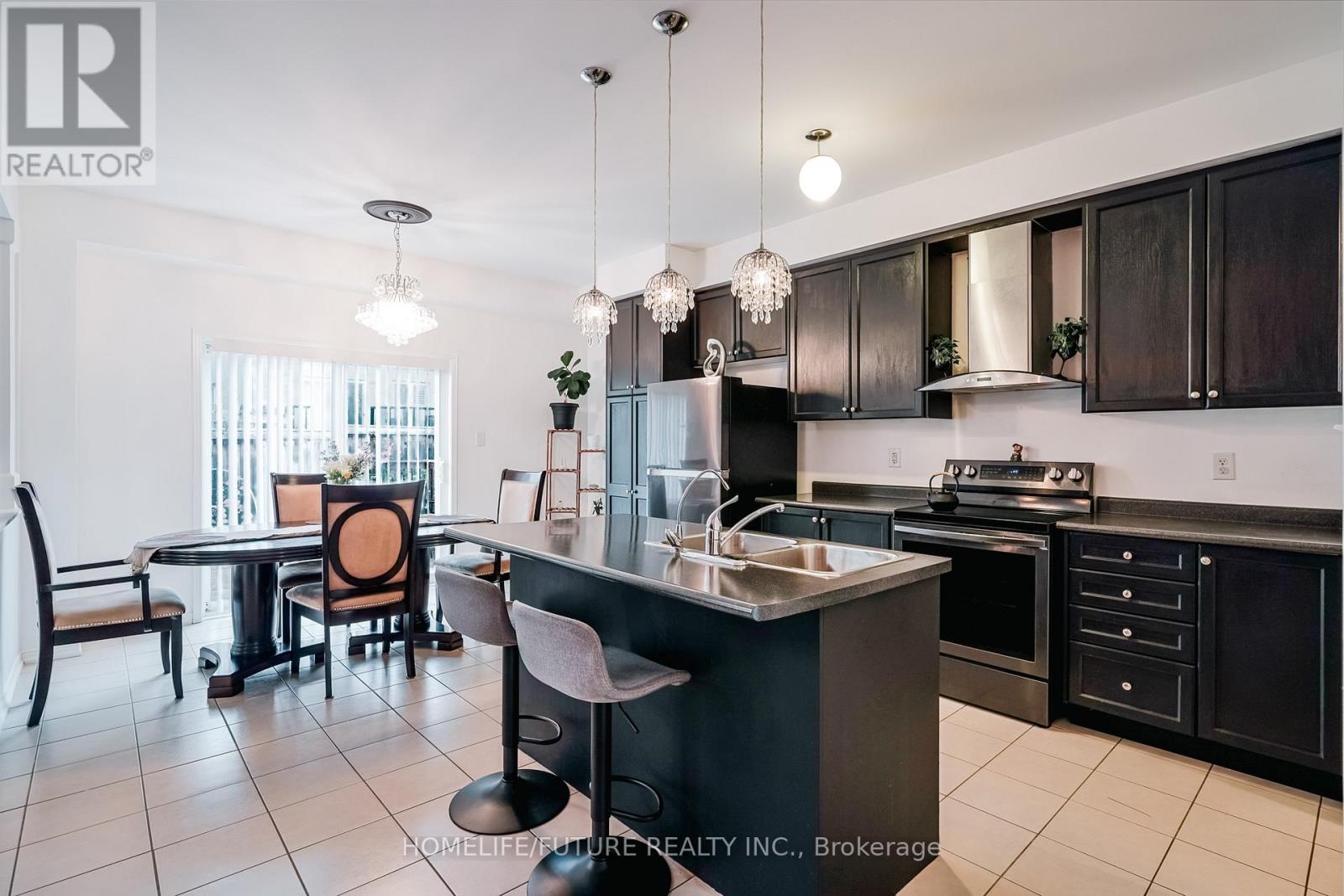 14 MOSELY CRESCENT - 15