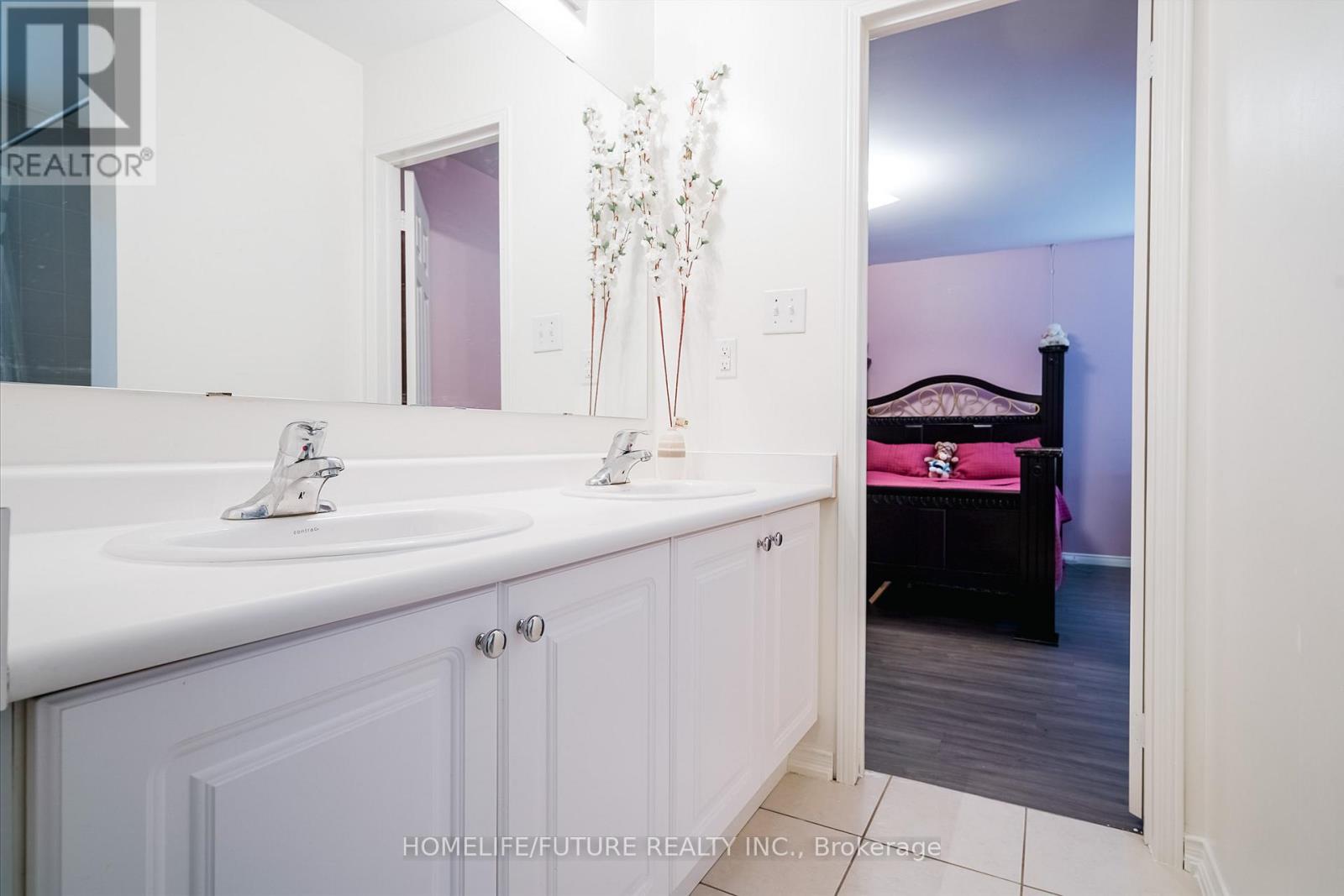 14 MOSELY CRESCENT - 32