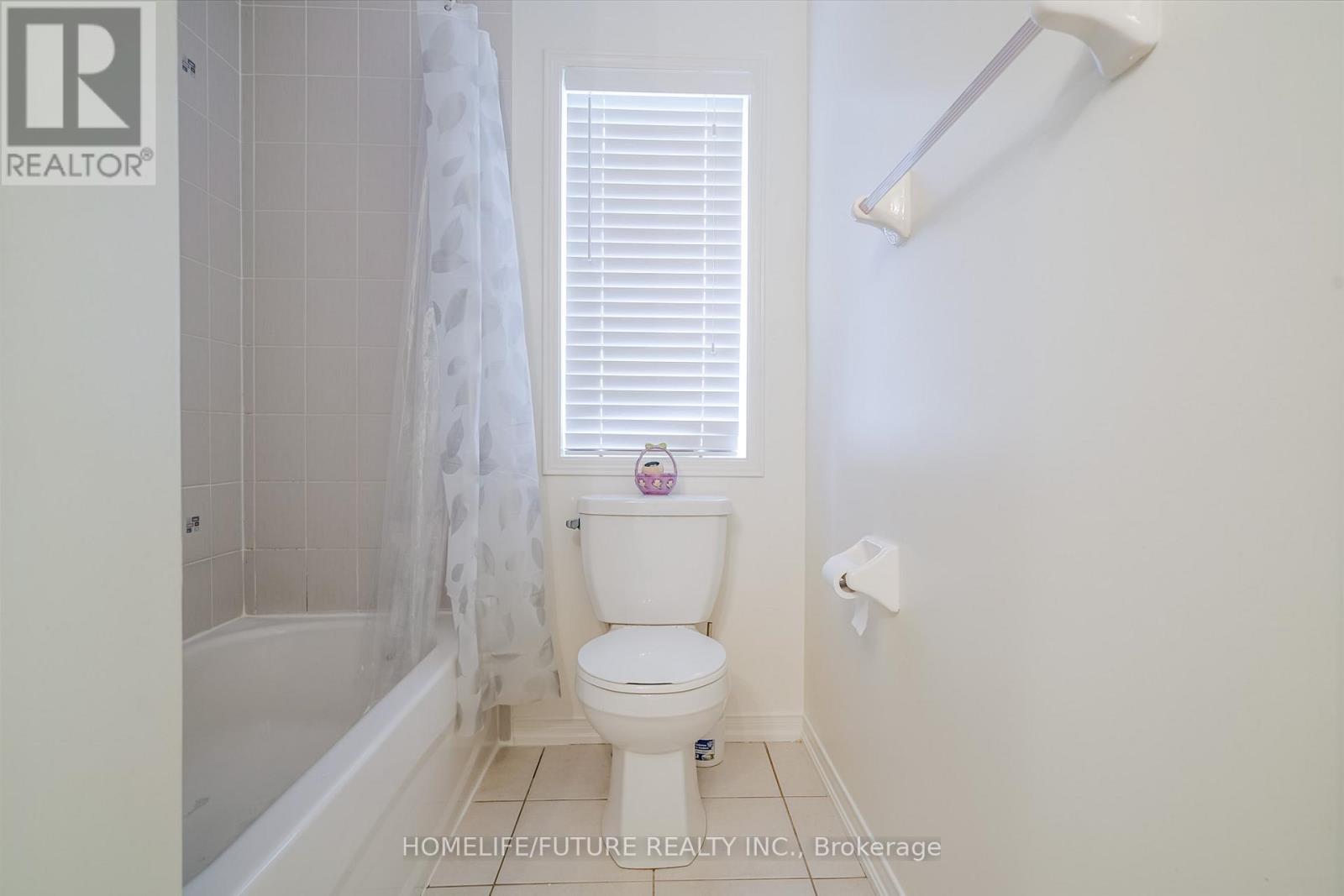 14 MOSELY CRESCENT - 33