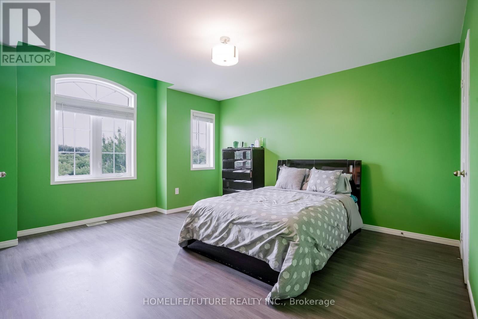 14 MOSELY CRESCENT - 34