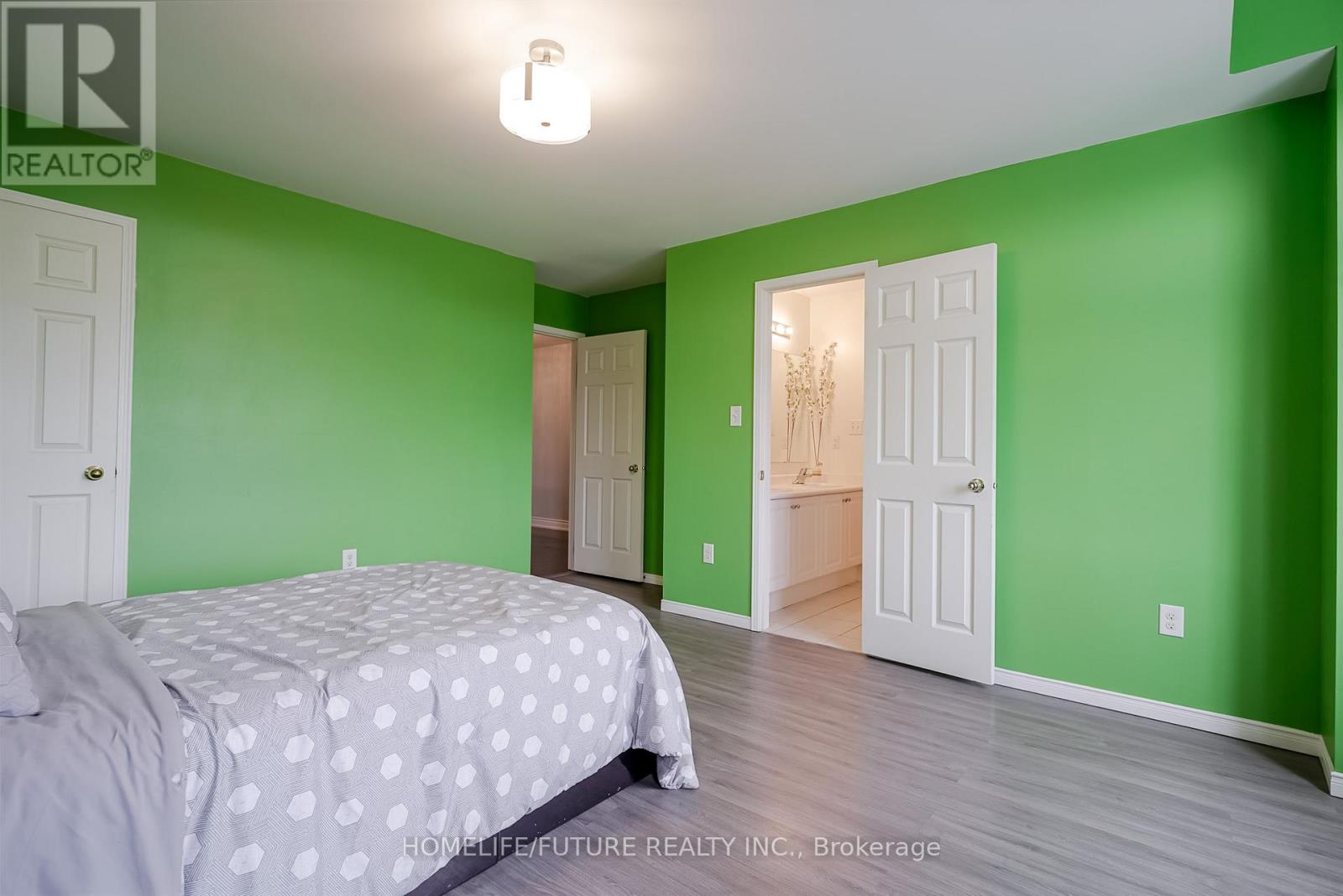 14 MOSELY CRESCENT - 35