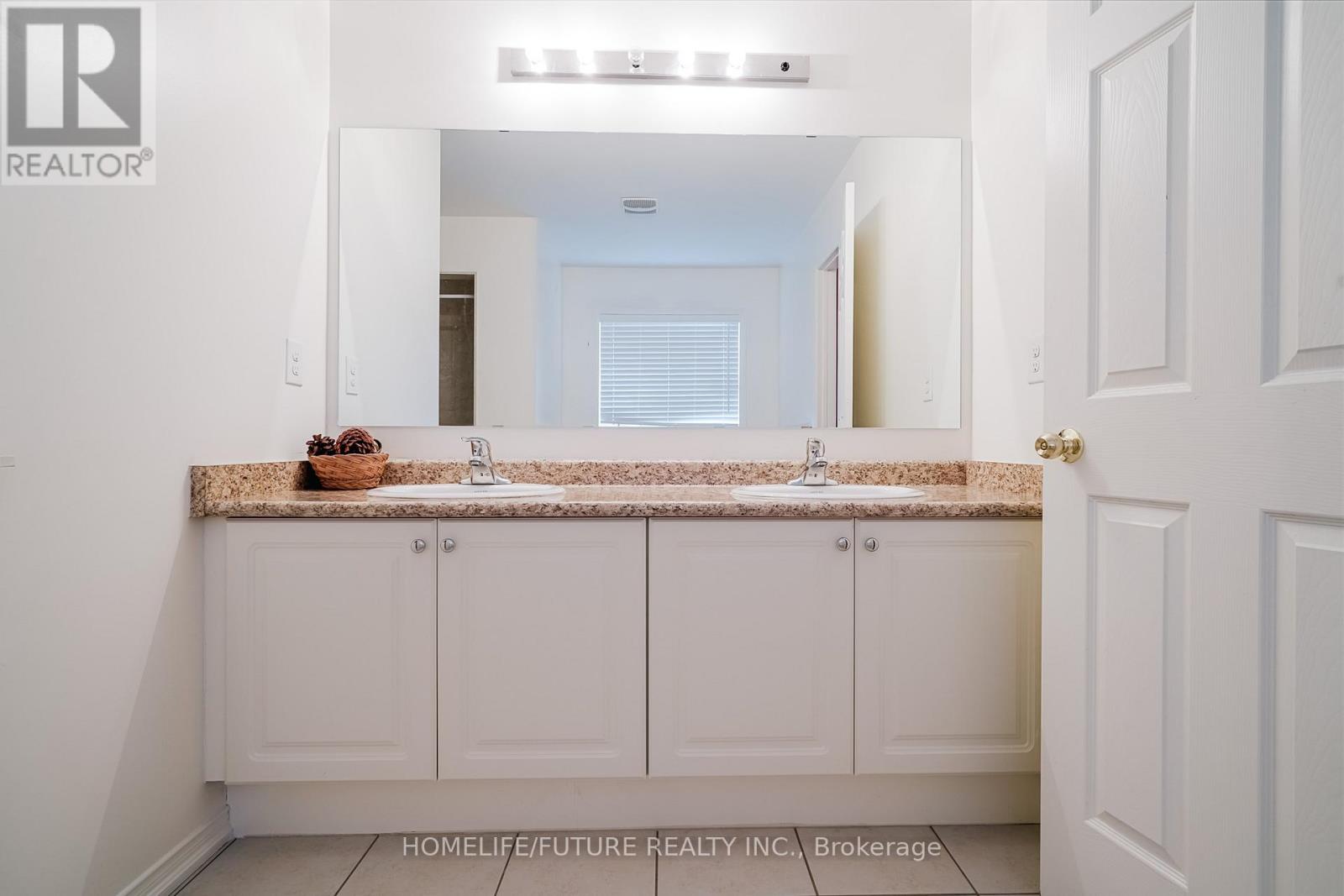 14 MOSELY CRESCENT - 40