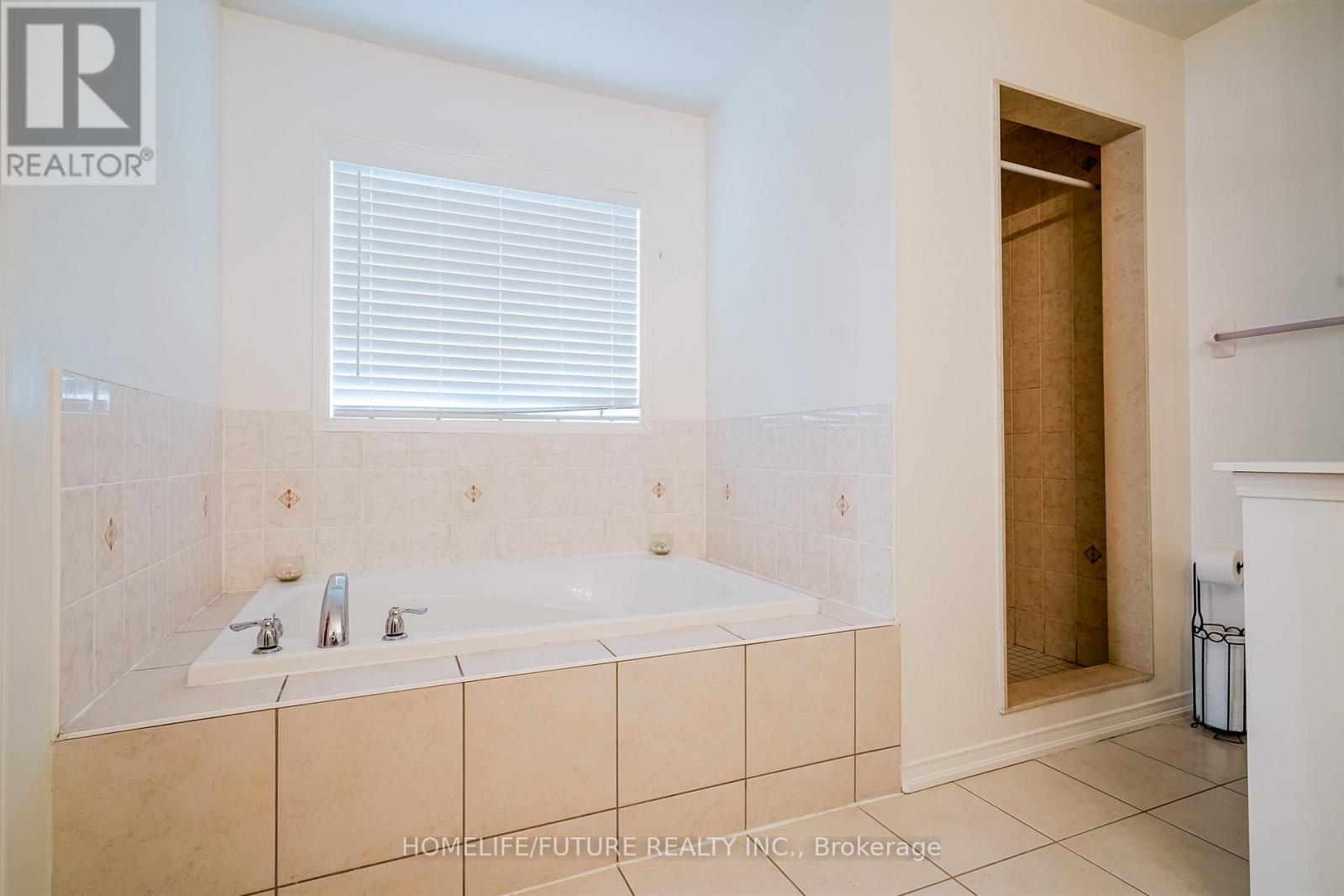 14 MOSELY CRESCENT - 42