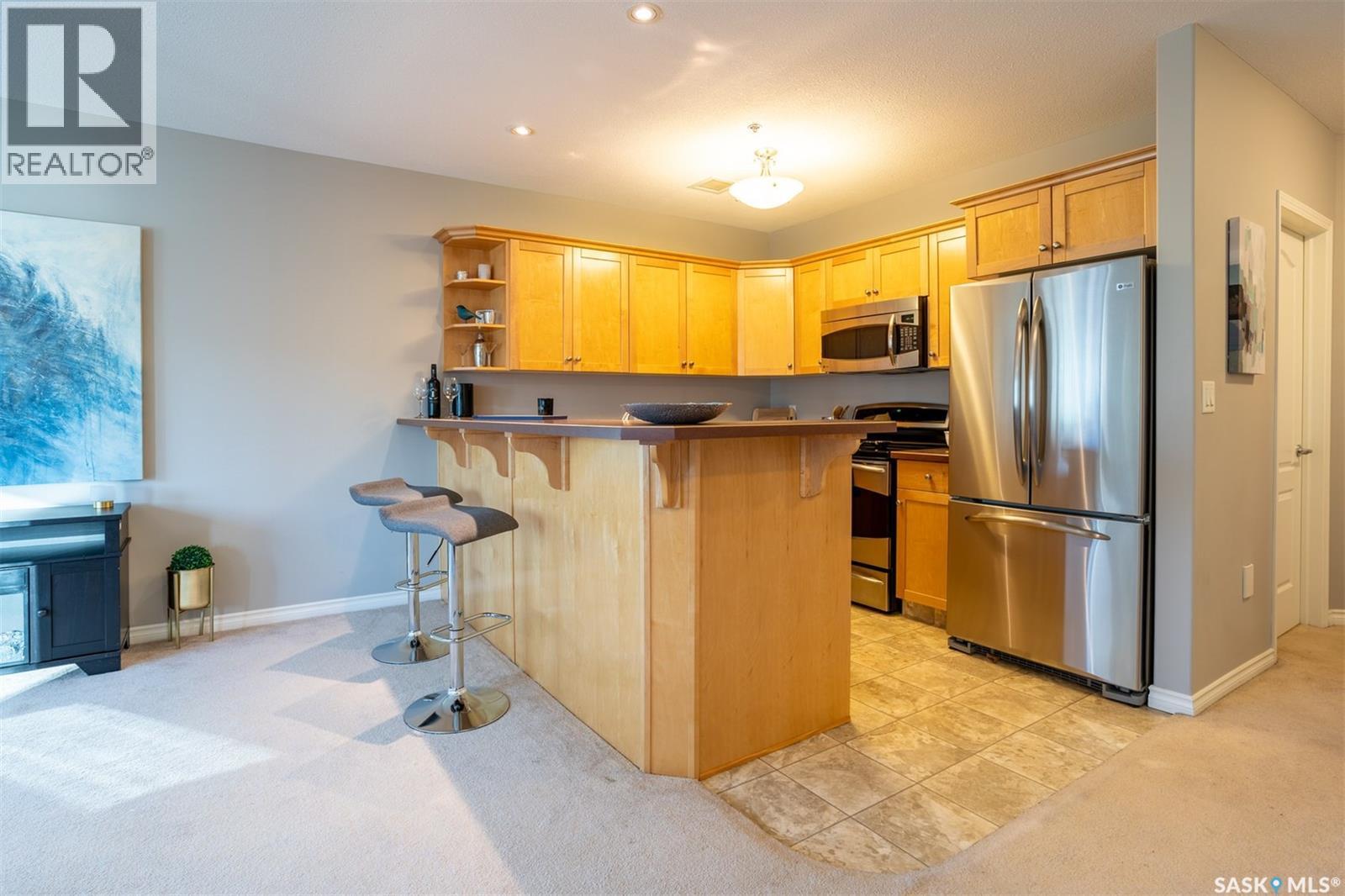 #1002 1914 Hamilton STREET - 4