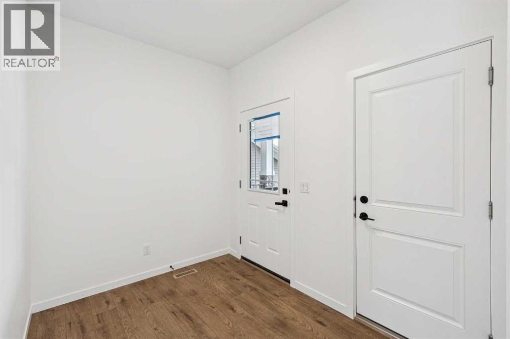 1030 Bayview Crescent SW - 5
