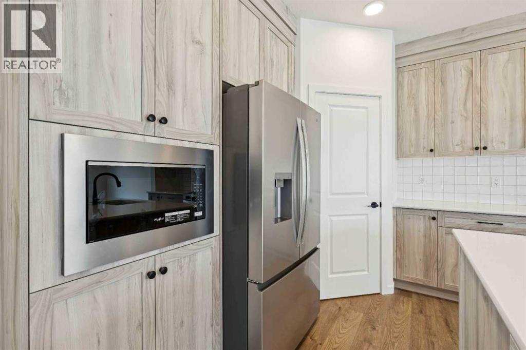 1030 Bayview Crescent SW - 20
