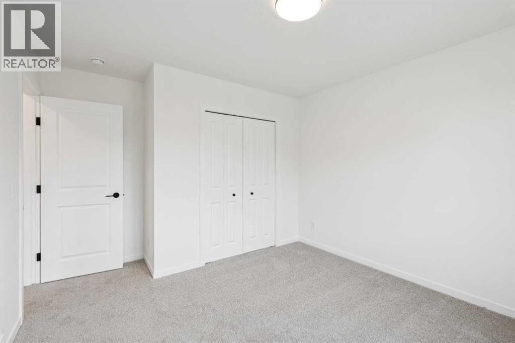 1030 Bayview Crescent SW - 26