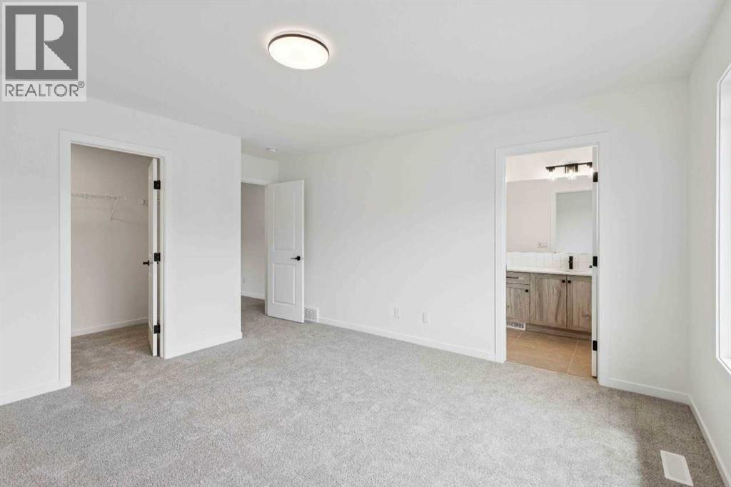 1030 Bayview Crescent SW - 32
